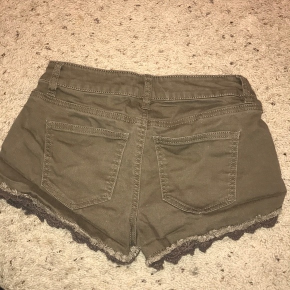 Greenish brown shorts with lace trim - Picture 2 of 2